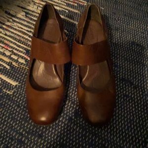 Brown MaryJane, leather. Too big for me. Nonsmoking pet free home